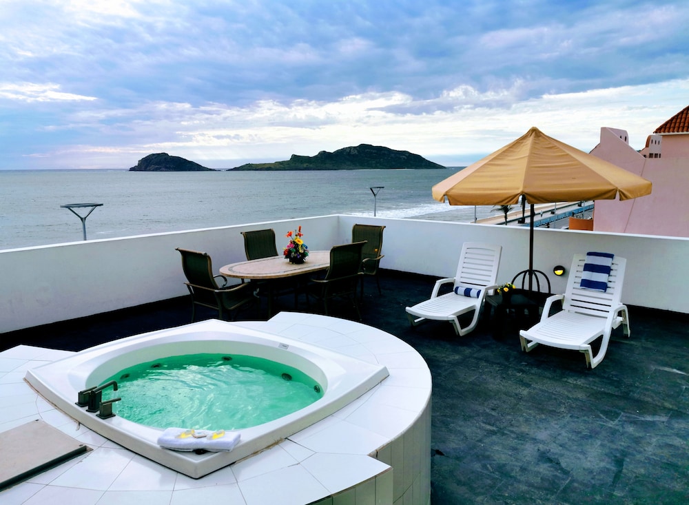 Suite, 1 King bed, Ocean View - Photo 6
