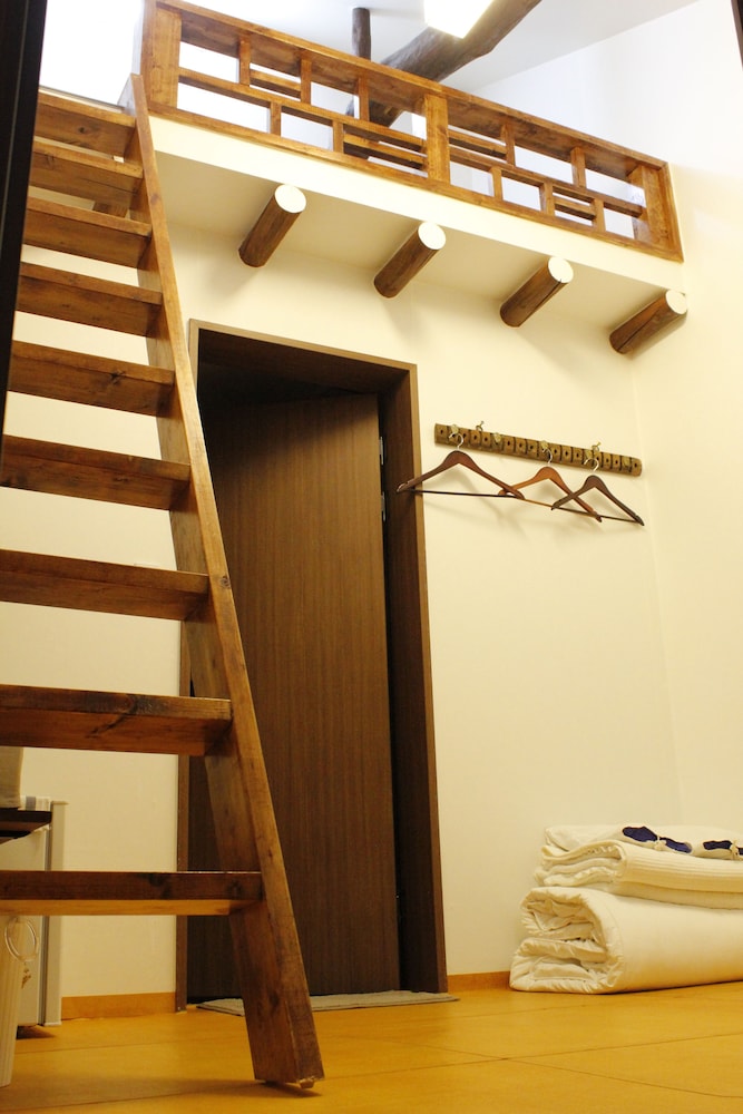Traditional Room (Ara)