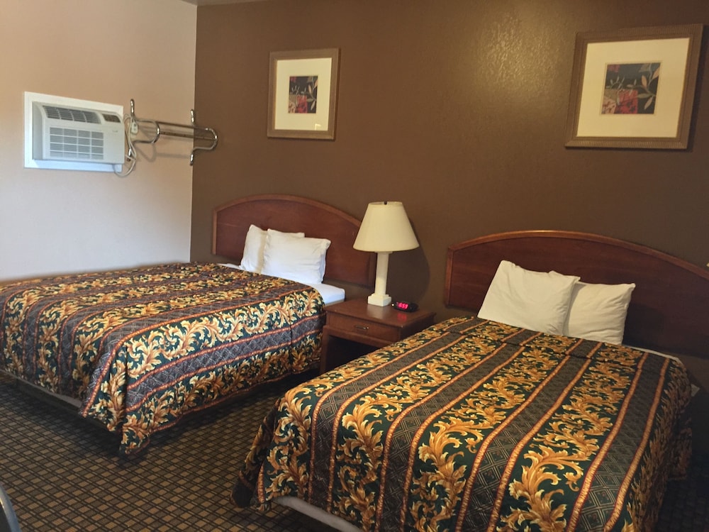 Deluxe Double Room, 2 Queen Beds photo 2