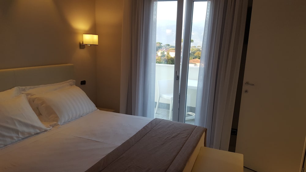 Classic Double or Twin Room photo 3