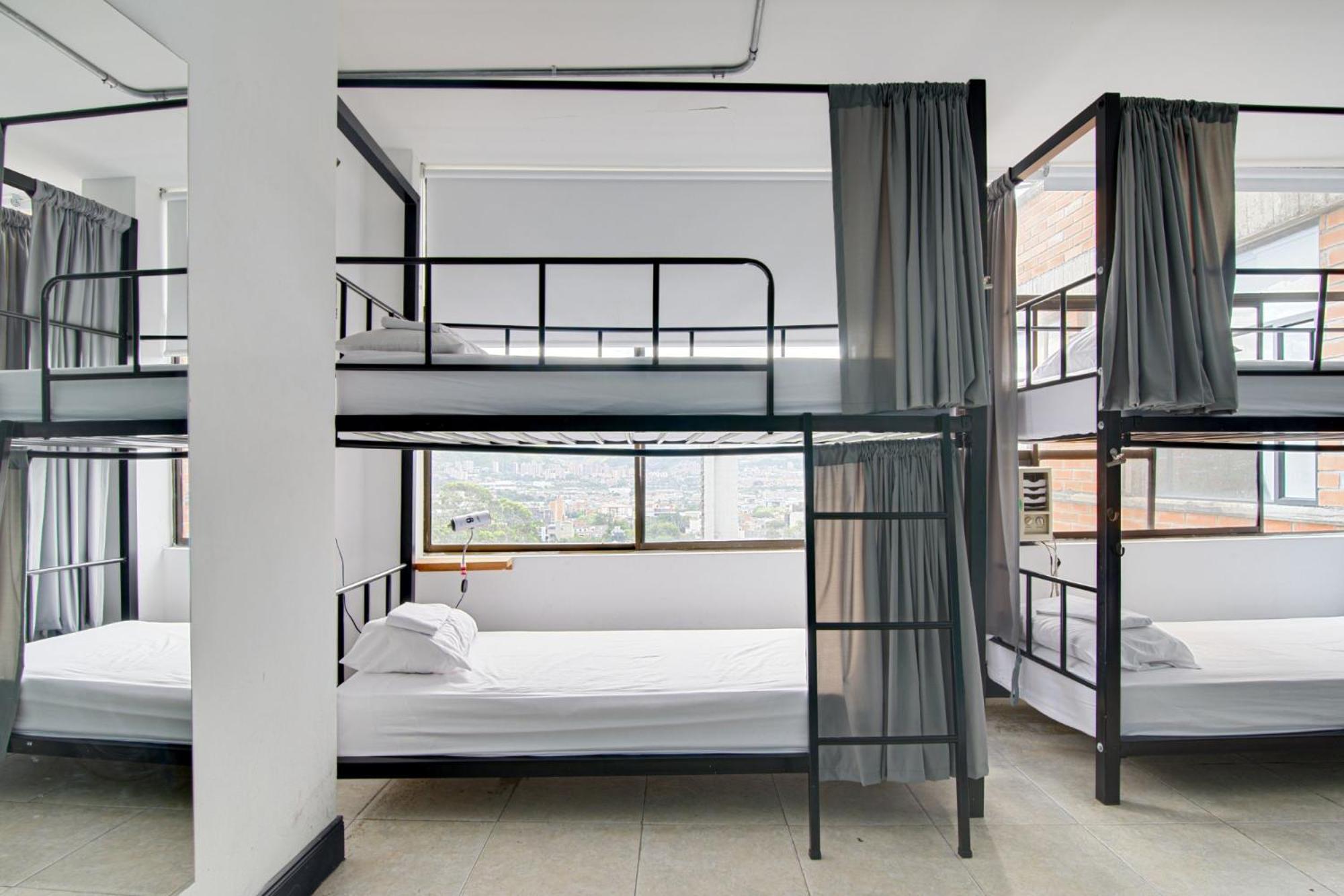 Bed in 6-Bed Female Dormitory Room photo 2