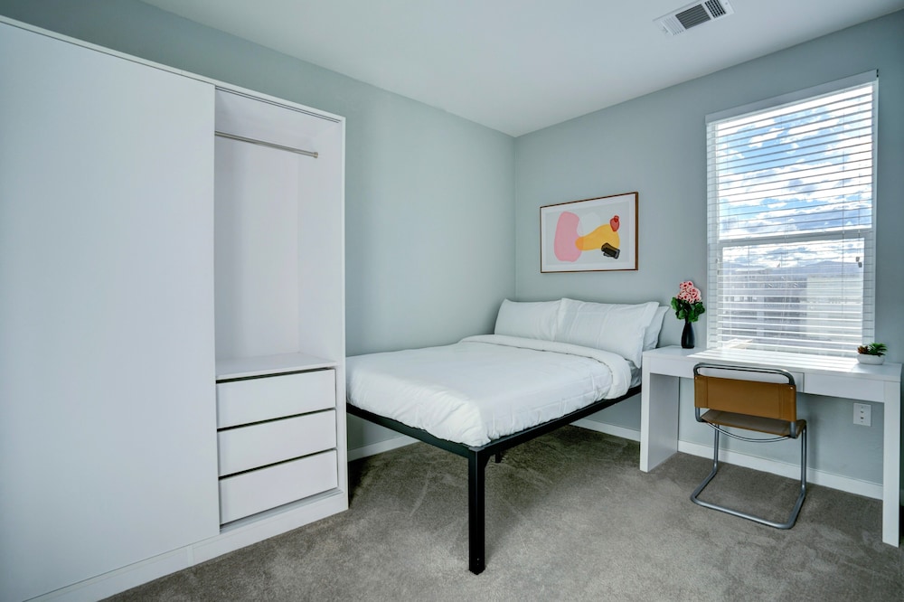 Deluxe Condo, 2 Bedrooms