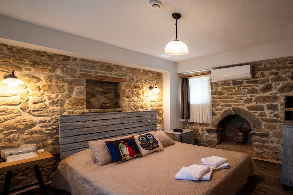 Standard Double Room - Photo 8