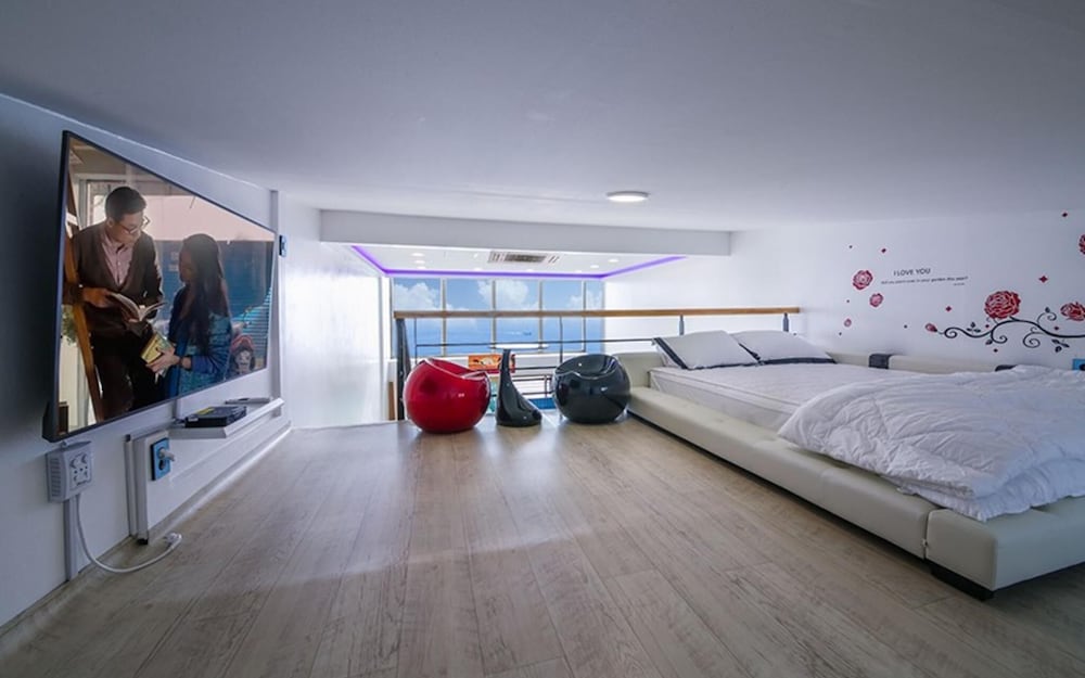 Room (Room 203) - Photo 2