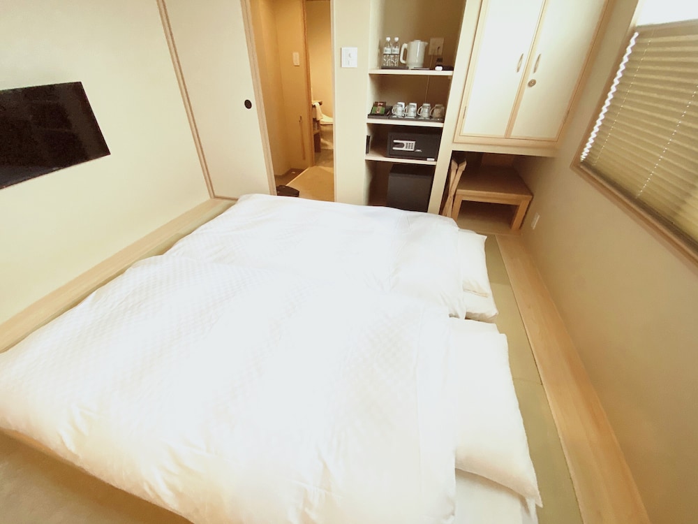 Standard Twin with Tatami - Photo 1