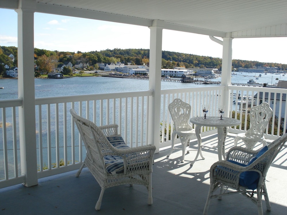 Deluxe Room, 1 King Bed, Harbor View photo 2