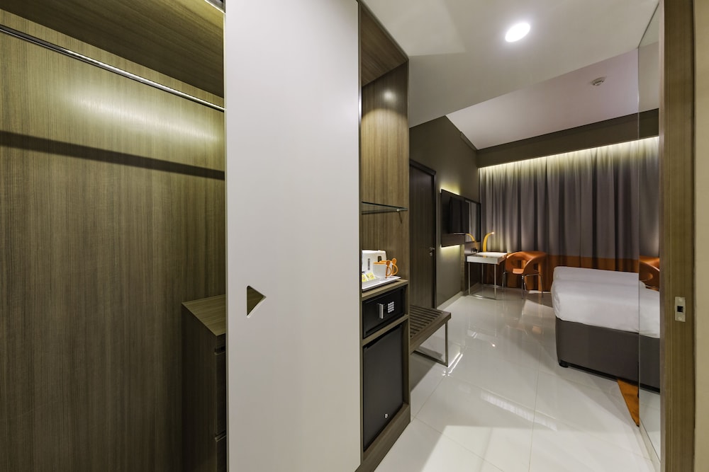 Triple Room, 1 Queen Bed photo 1