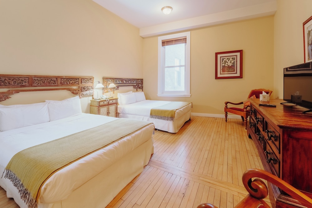 Superior Room, 2 Queen Beds photo 3
