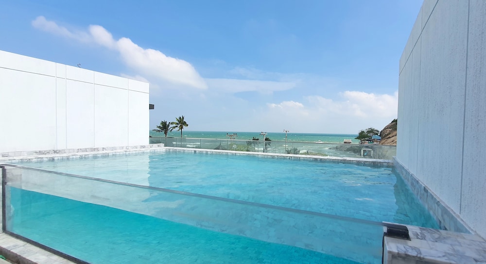 Sky Pool Suite 2 Bedrooms - Photo 8
