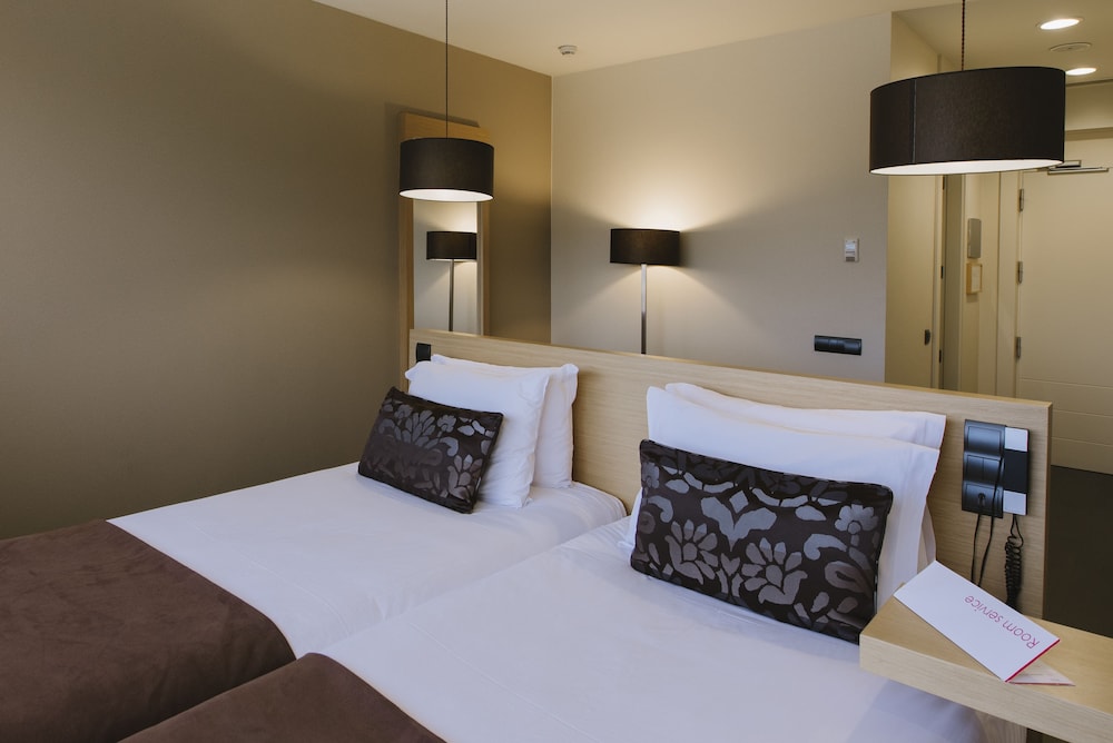 Standard Double or Twin Room (3 Adults) - Photo 4