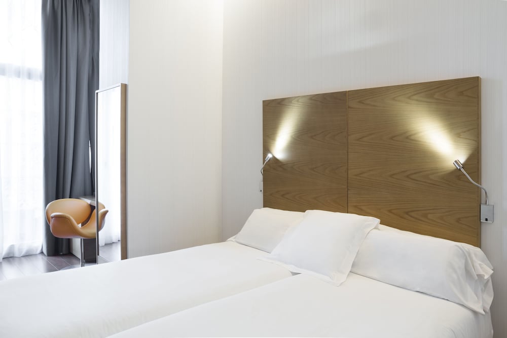 Superior Double Room (Cathedral view) - Photo 4
