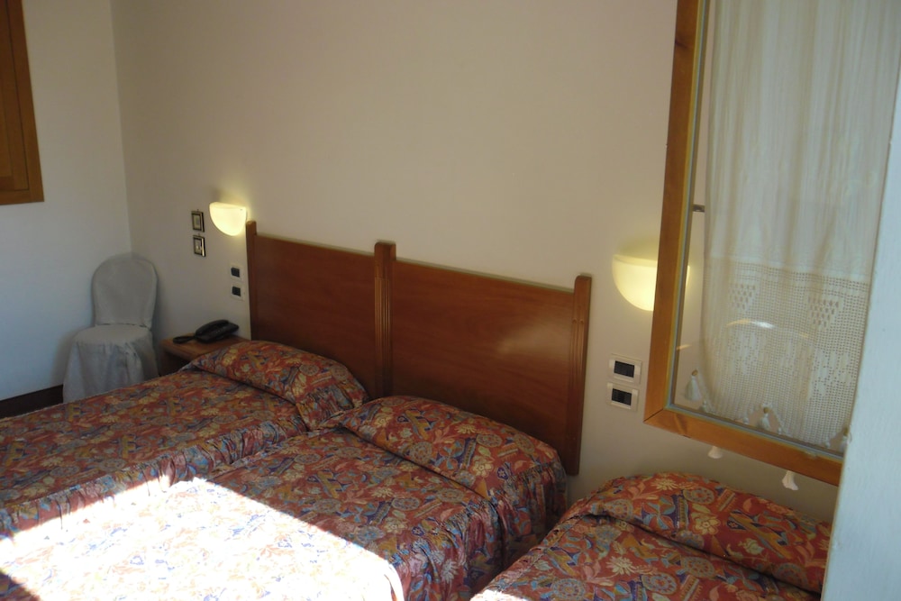 Double or Twin Room - Photo 1