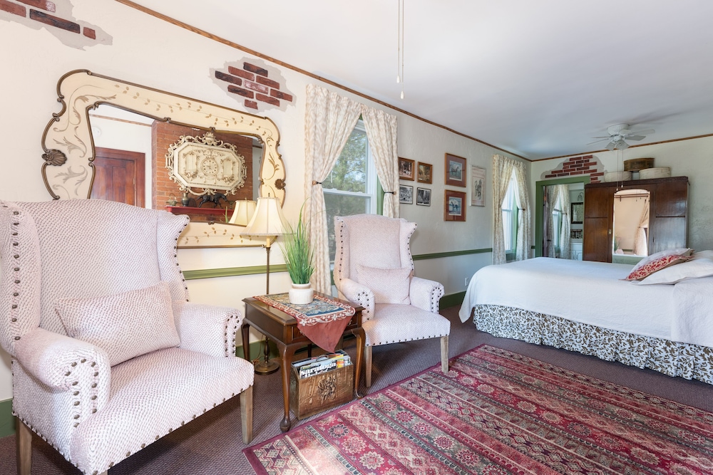 Saratoga Room