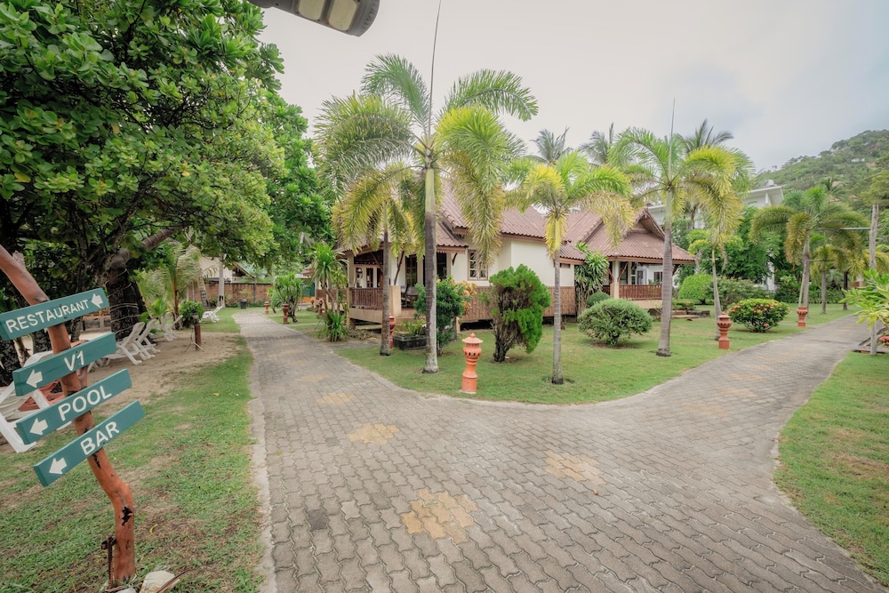 Superior Poolside or Seaside Cottage - Photo 18