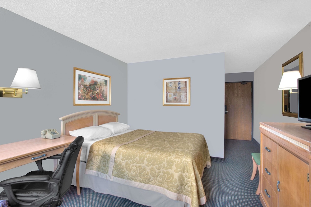 Room, 1 Queen Bed - Photo 2