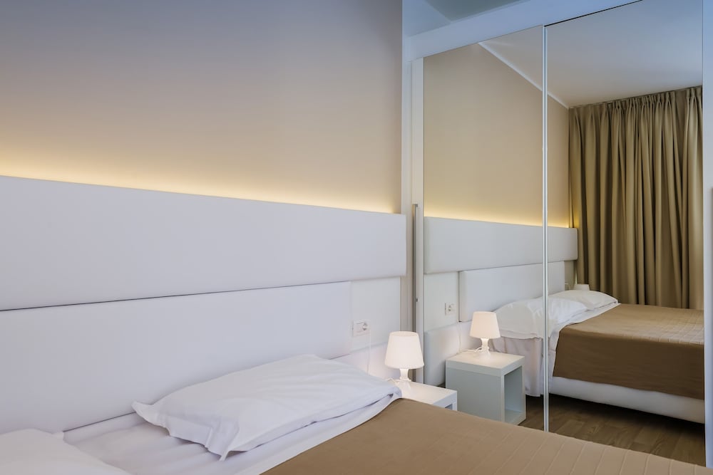 Double or Twin Room (Modern)