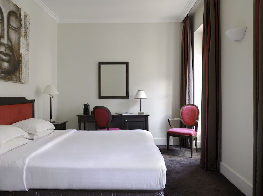 Hotel Royal Saint Honore Paris Louvre bedroom photo
