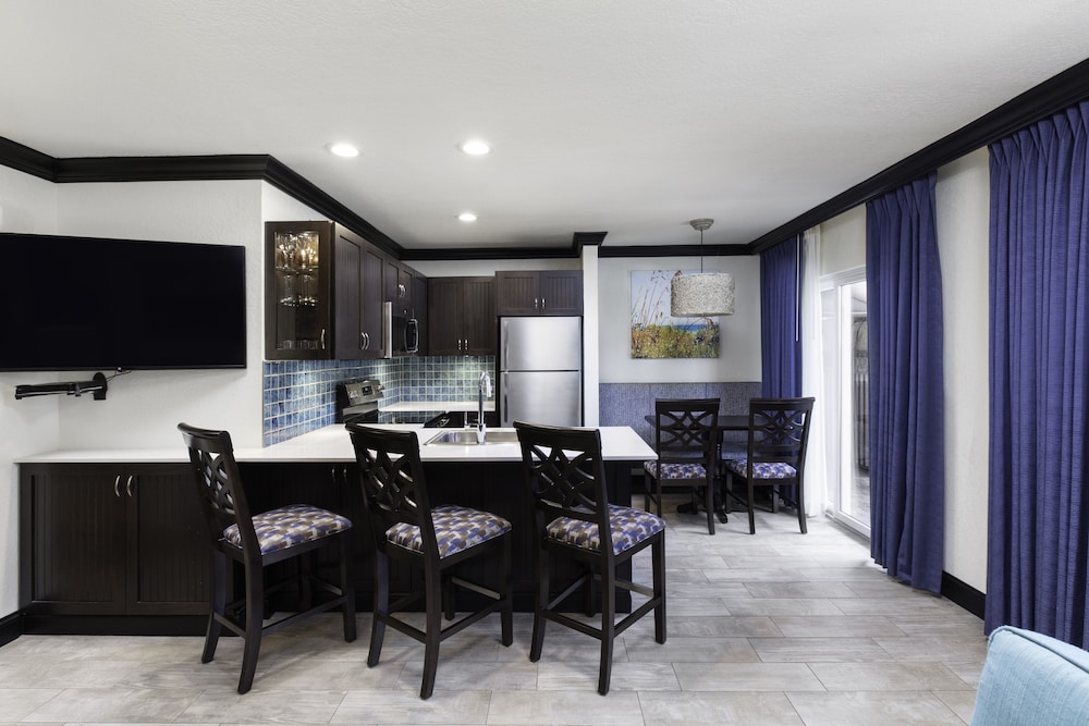 Signature Suite, 2 Bedrooms - Photo 6