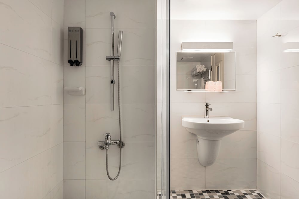 Business Double Room Single Use photo 3