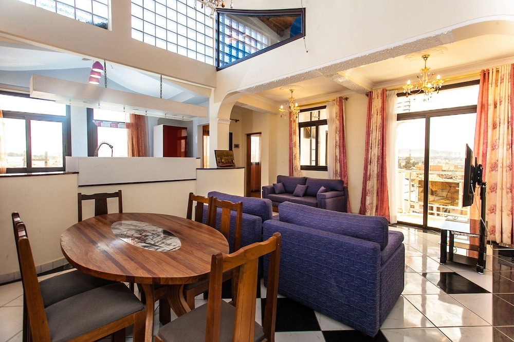 Suite, 4 Bedrooms