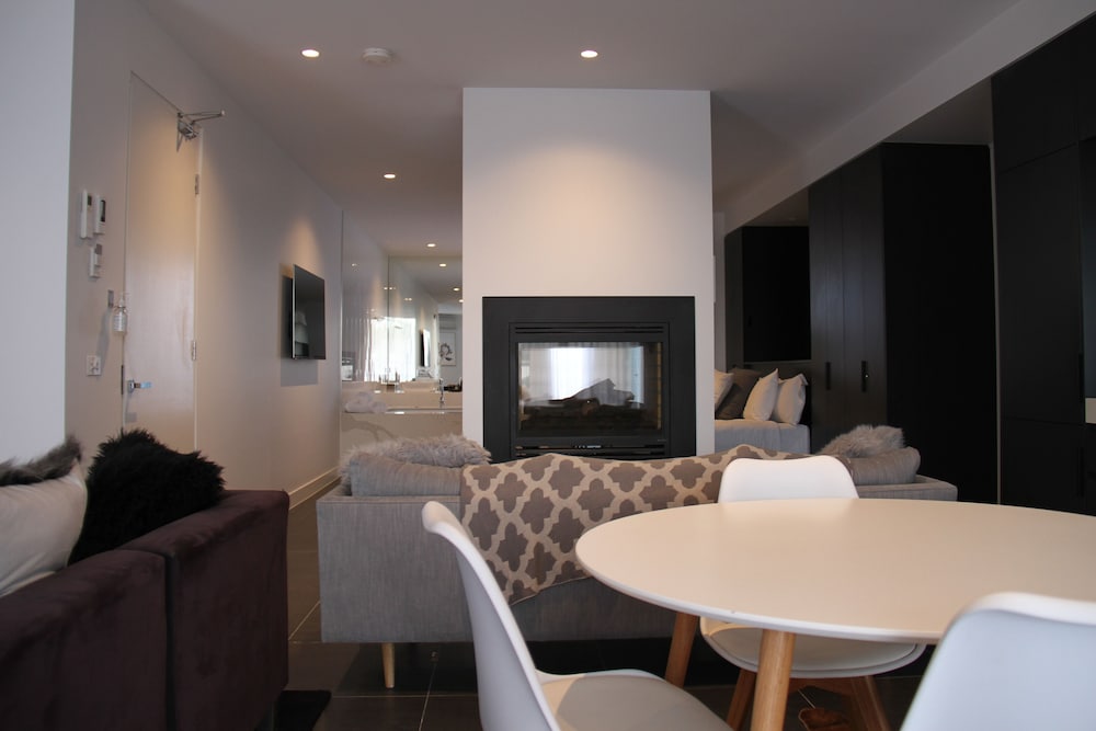 Escape Two Bedroom Suite - Photo 4