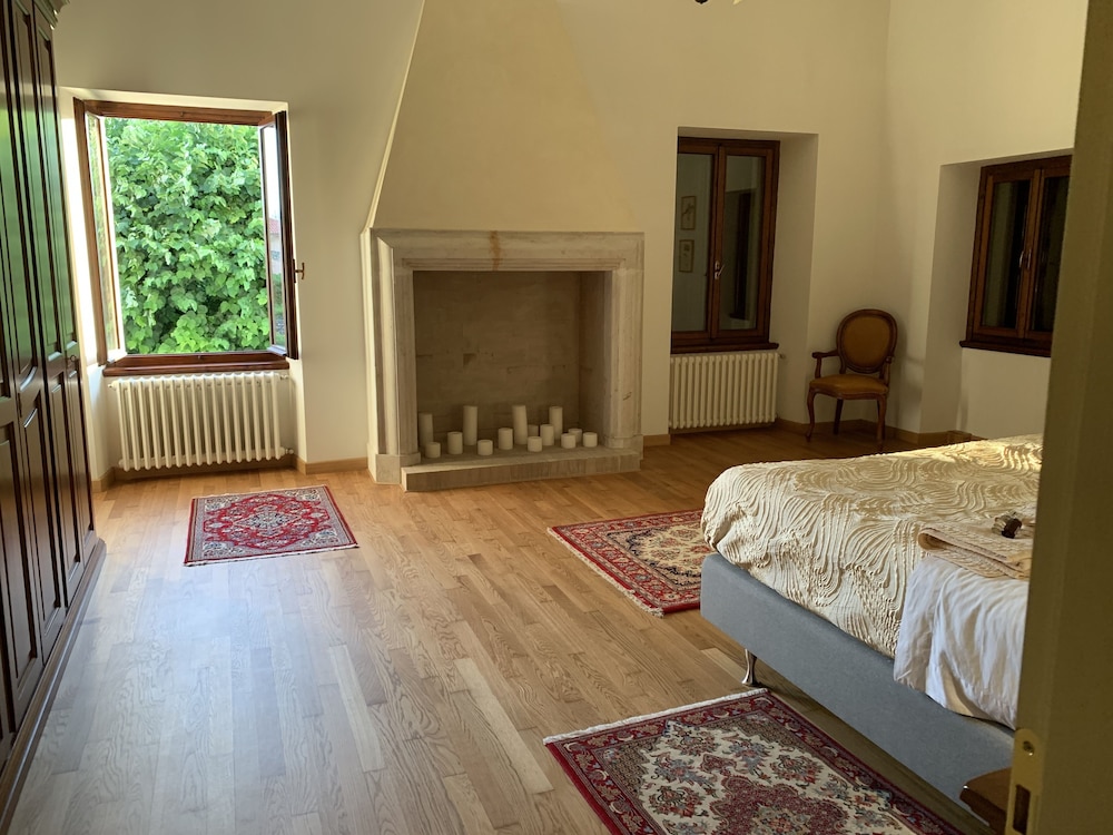 Honeymoon Suite