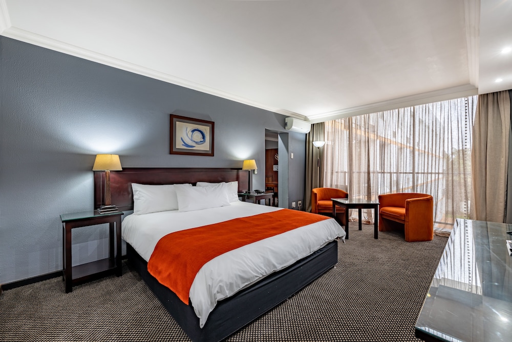 Suite - Photo 2