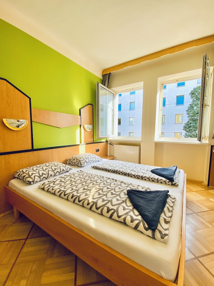 Basic Triple Room