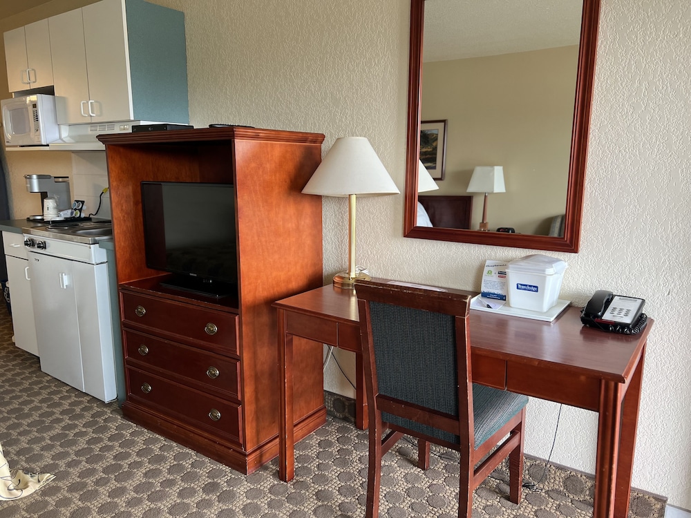 Room, 2 Double Beds, Non Smoking - Photo 4