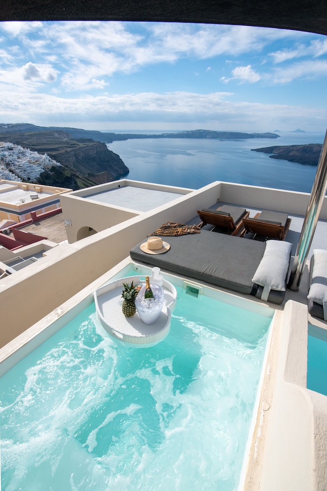 Deluxe Cliff Suite with Caldera View and Outdoor Hot Tub - Photo 9