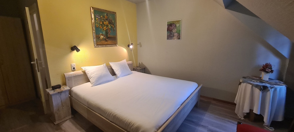 Double Room, 1 Queen Bed