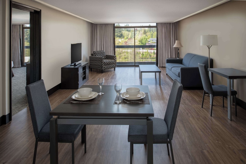 Suite, 1 Bedroom - Photo 4