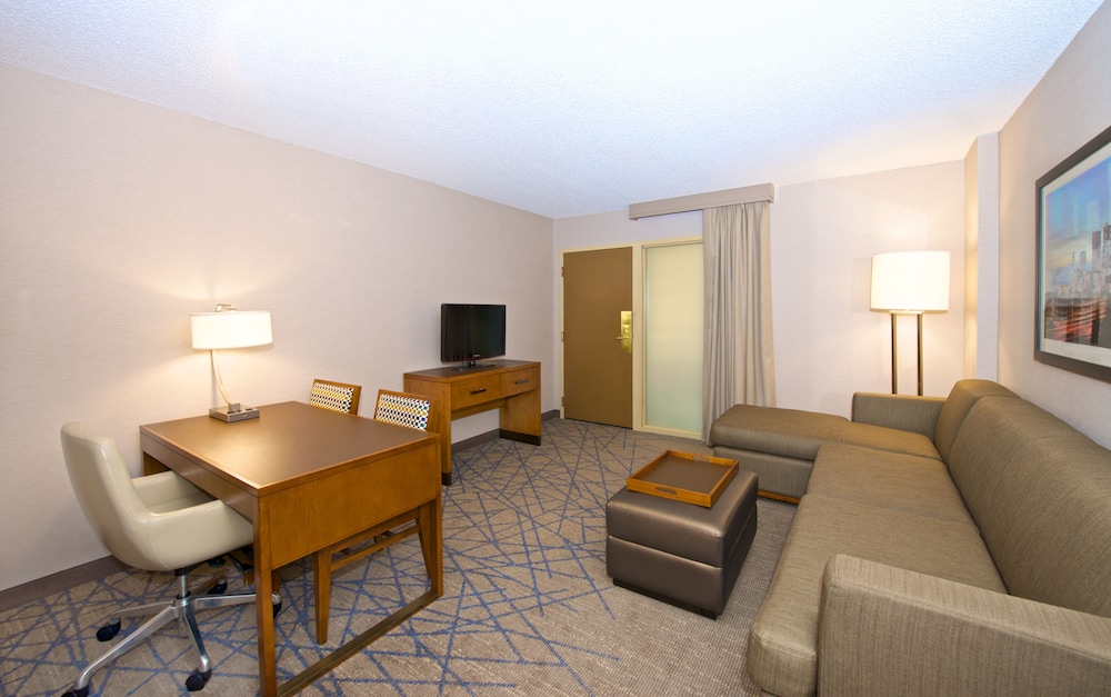 Room, 1 King Bed, Non Smoking - Photo 4