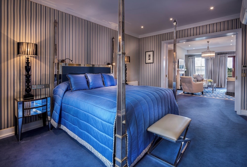 Lake View Suite
