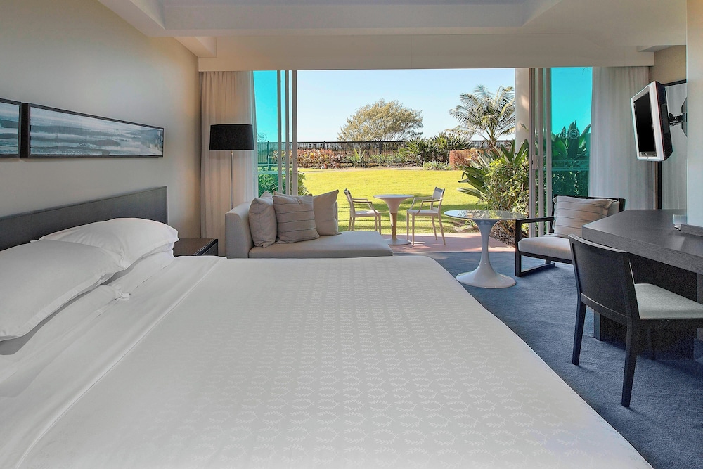 Room, 1 King Bed, Garden View, Ground Floor - Photo 1