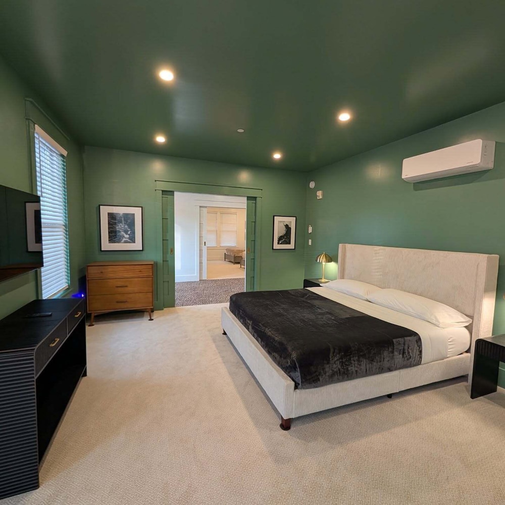 Suite #2 photo 2