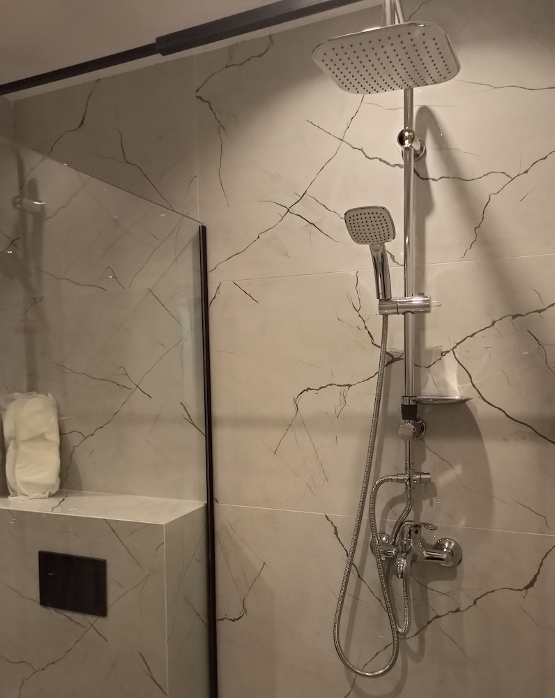 Basic Apartment - Photo 2
