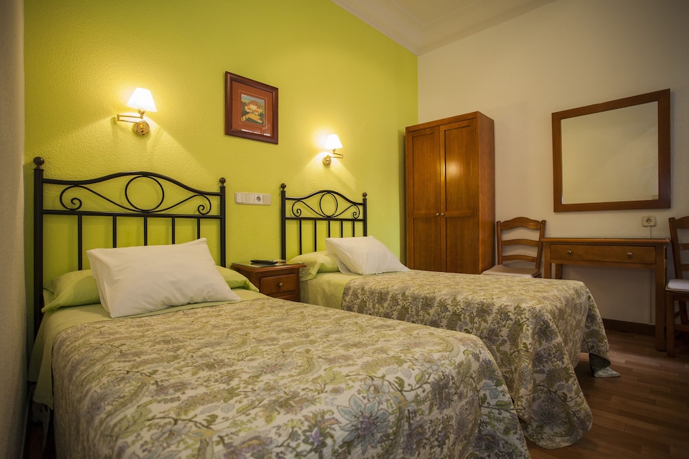 Double Room, 2 Twin Beds, Private Bathroom