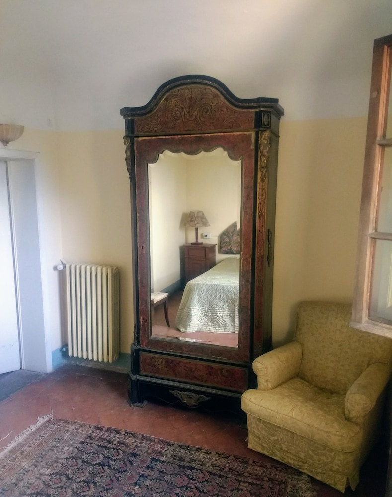 Traditional Twin Room, Shared Bathroom photo 3