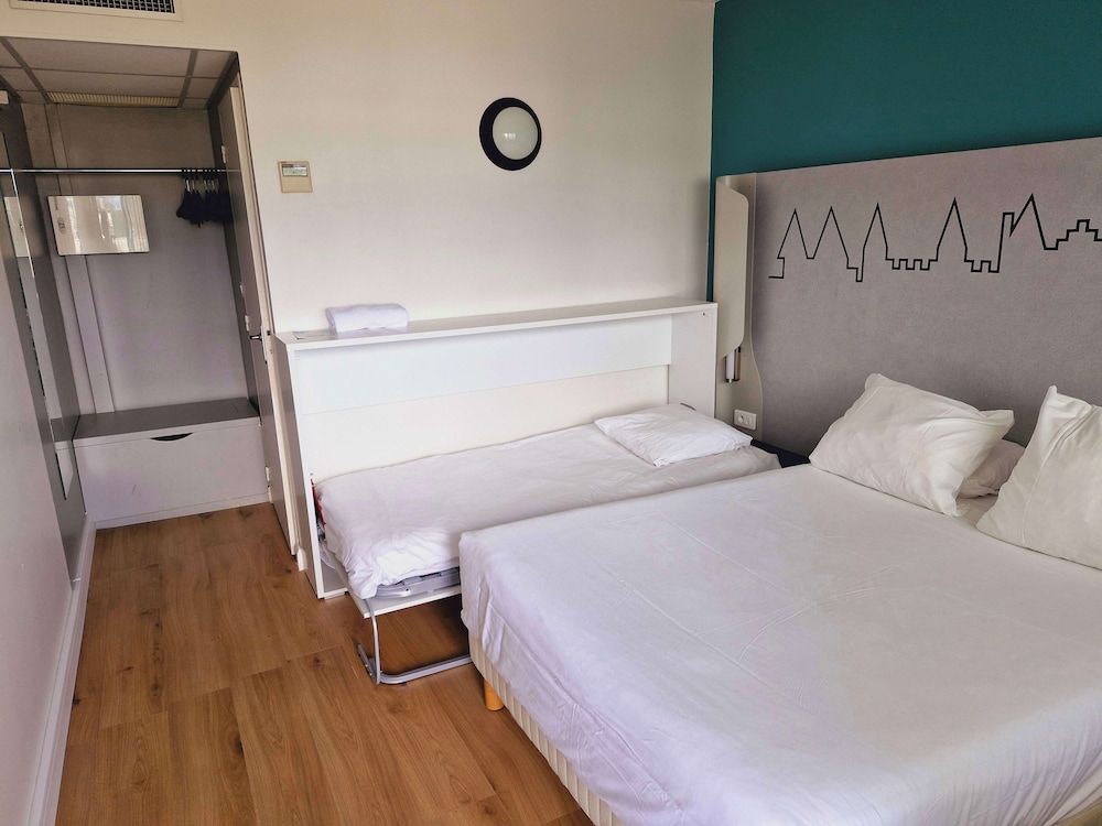 Standard Room, Multiple Beds photo 1