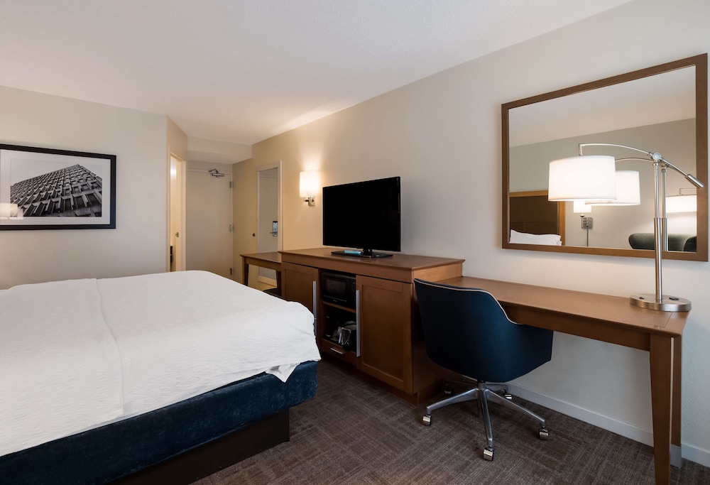 Standard Room, 1 King Bed, Non Smoking photo 1