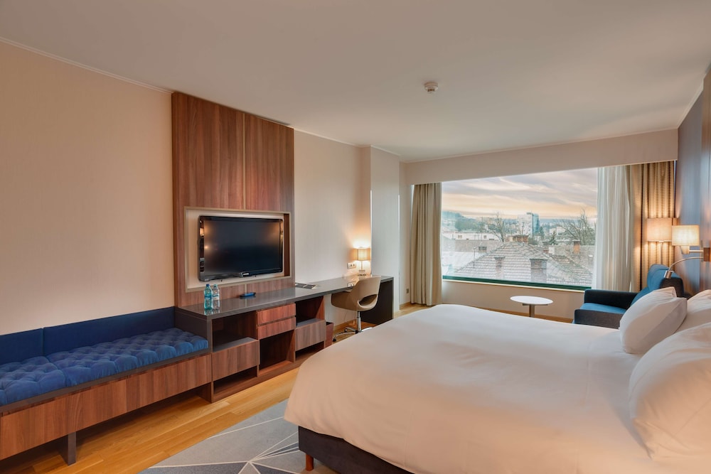 Deluxe Room, 1 King Bed (Family) - Photo 6