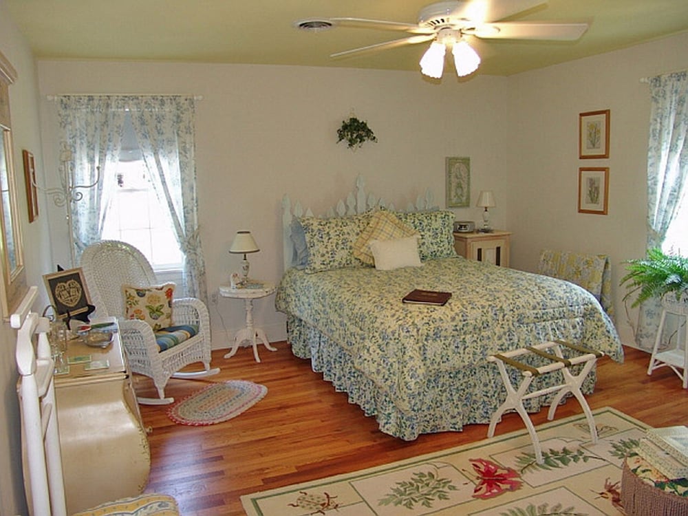Cottage, 1 Queen Bed, Private Bathroom photo 1