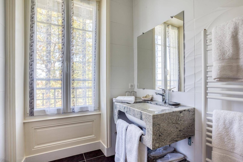 Double Room, Private Bathroom, River View (Tilleuls) - Photo 2