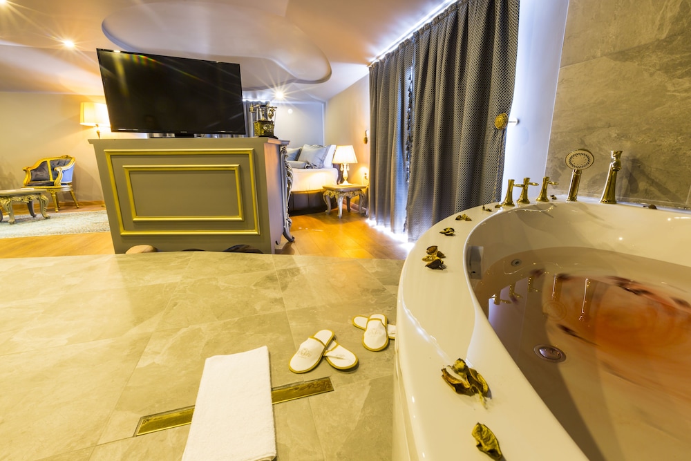 Honeymoon Room photo 3