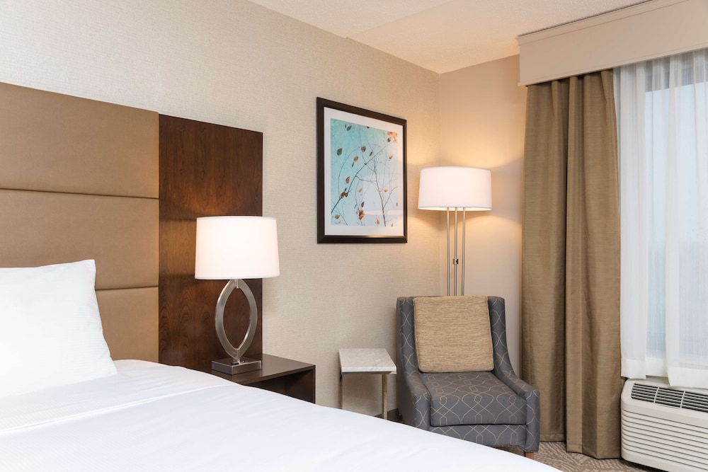 Deluxe Room, 2 Queen Beds, Accessible, Bathtub (Mobility & Hearing) - Photo 3