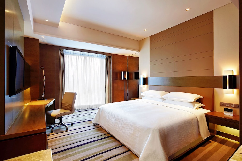 Deluxe Room, City View