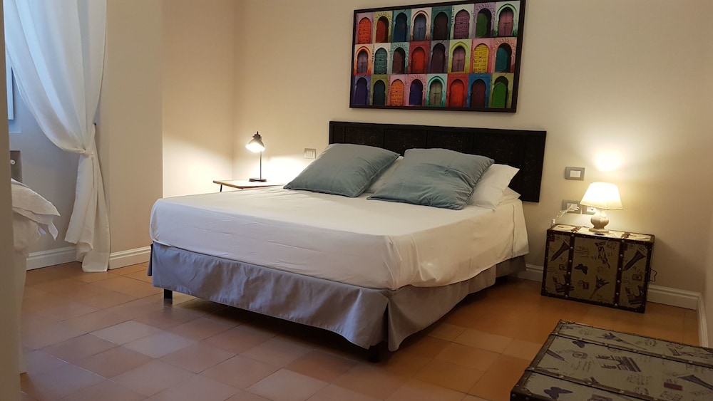 Comfort Double Room, 1 Queen Bed, Ensuite, Courtyard Area photo 2