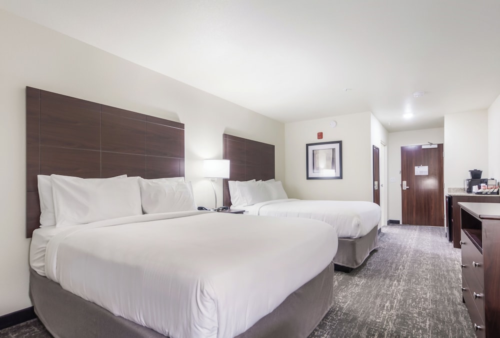 Room, 2 Queen Beds, Non Smoking (Audible/Visual) - Photo 4