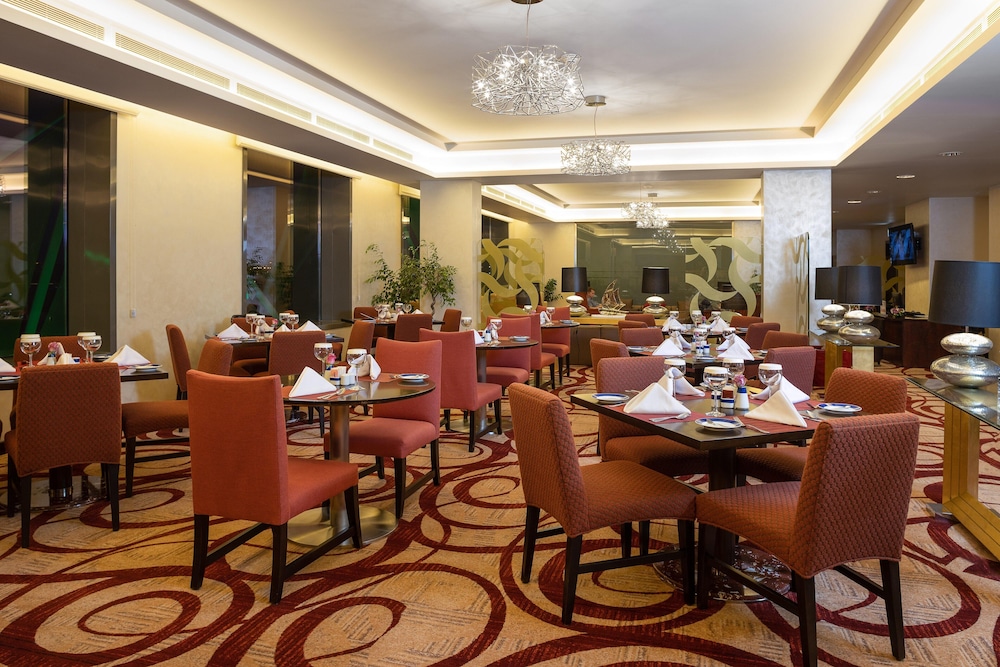 Suite, 1 Bedroom, Garden View (Club Floor)
